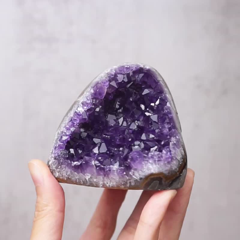 中小型紫晶鎮 // 帝王紫 // 智慧 創意 鎮宅化煞 // 贈底座 - 擺飾/家飾品 - 水晶 紫色