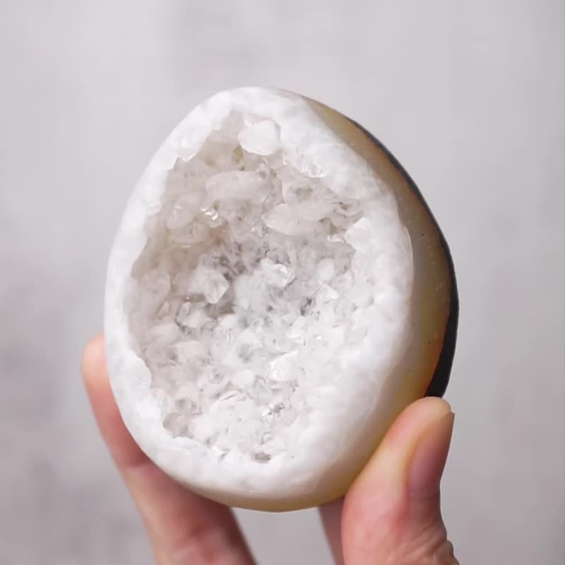 中型白水晶蛋 // 淨化空間 平靜 // 水晶蛋 水晶擺飾 贈底座 - 擺飾/家飾品 - 水晶 白色