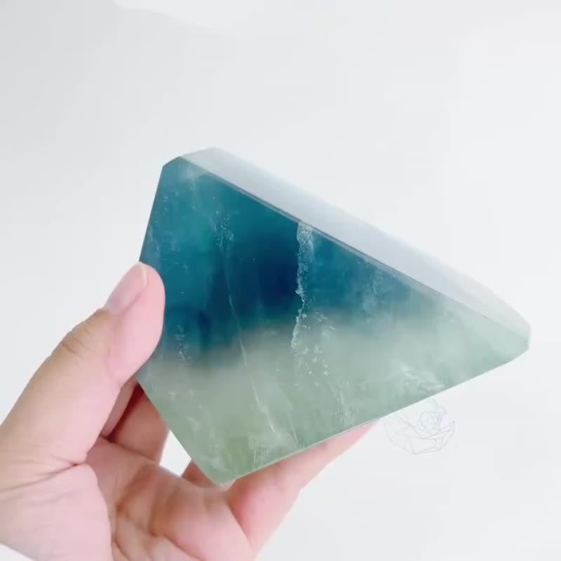 海の形に沿う石のある青い星空 水色 クリアブルーの石グリーンの石 - 置物 - クリスタル 多色