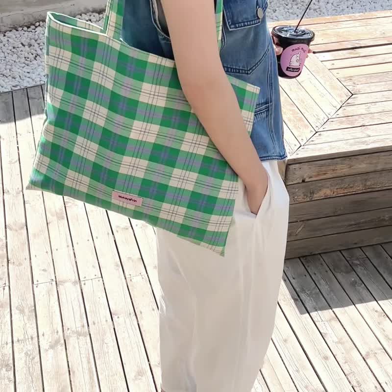 Super fresh horizontal contrast green plaid cloth bag - Messenger Bags & Sling Bags - Cotton & Hemp Green