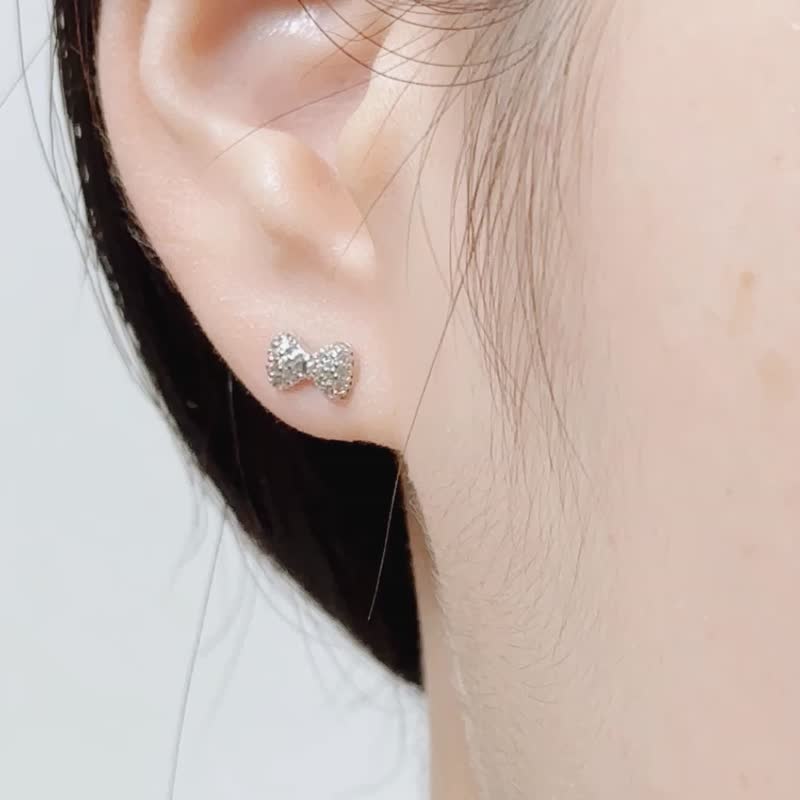純銀 耳環/耳夾 銀色 - 【聖誕禮物】愛戀 純銀耳環|輕珠寶|925銀|蝴蝶結|貼耳