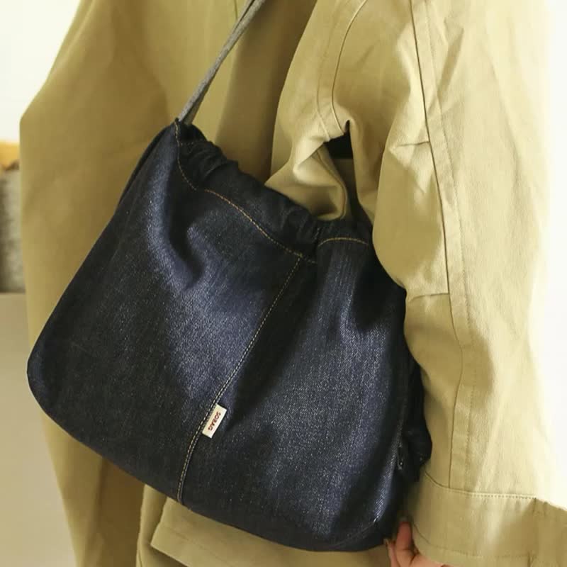 Sobag autumn and winter Japanese denim messenger shoulder canvas bag female niche design large capacity commuter tote bag - Messenger Bags & Sling Bags - Cotton & Hemp Blue