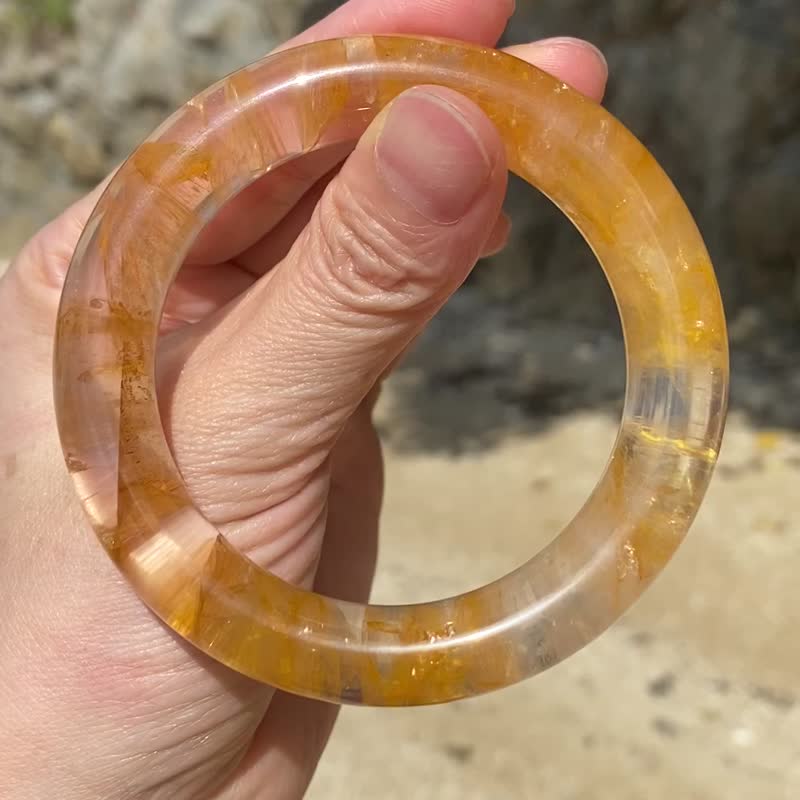 Natural yellow gum flower bracelet - สร้อยข้อมือ - คริสตัล สีส้ม