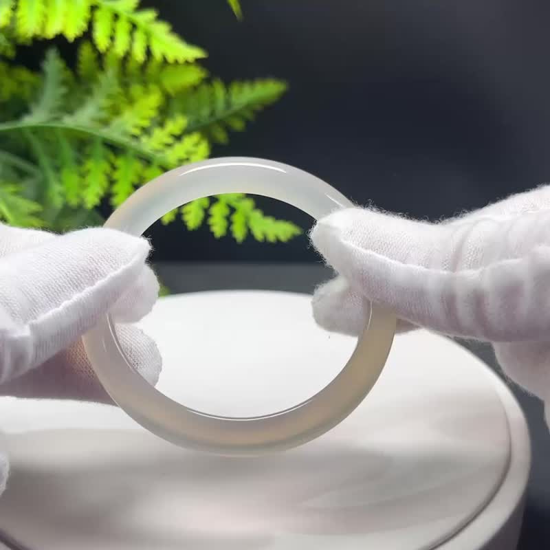 精品 淺灰白瑪瑙手鐲 50MM 冰潤起剛玉髓手環 內斂沈穩 內在潛能 - 手鍊/手環 - 半寶石 