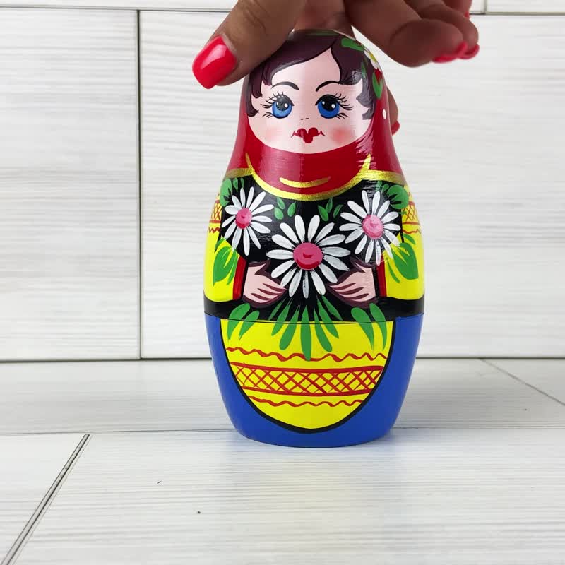 Russian Nesting Dolls 7 pcs - Matryoshka Doll with Daisies in Red Head Scarf - 寶寶/兒童玩具/玩偶 - 木頭 多色
