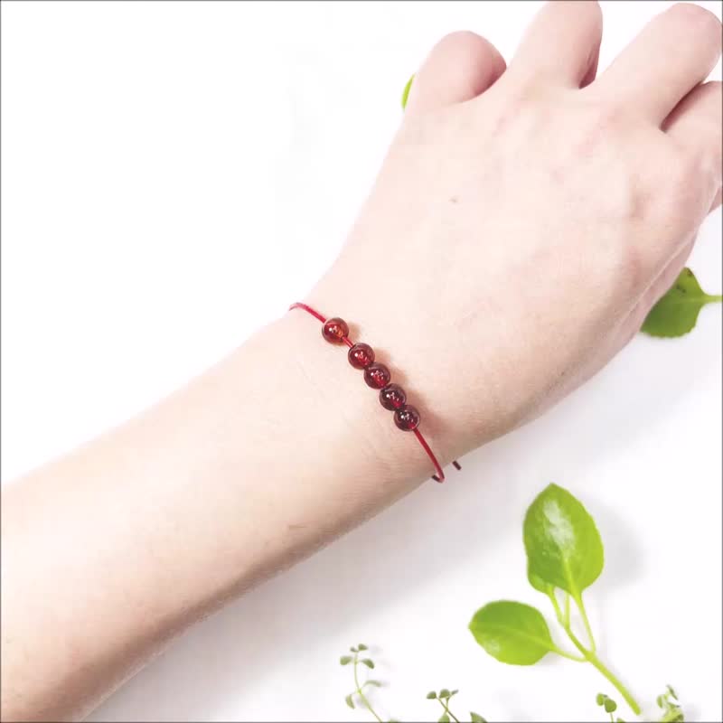 Garnet January Lucky Leather Bracelet Quintuple Gems Blessing Red Cord - สร้อยข้อมือ - เครื่องเพชรพลอย สีแดง