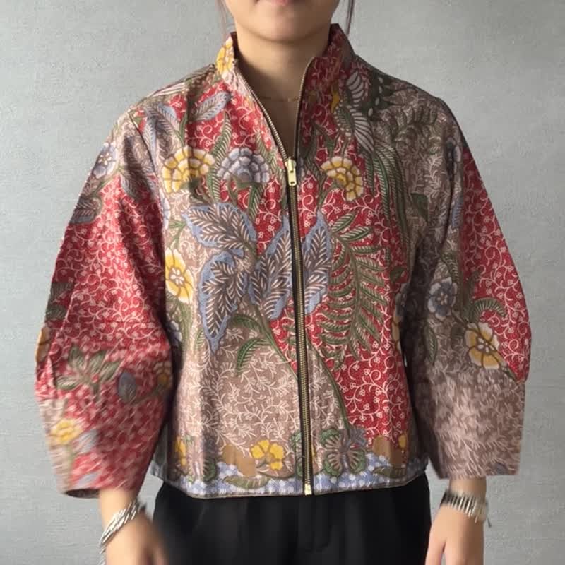 YURA Batik Zip Up Outer - Spring Flowers - YUR008 - เสื้อผู้หญิง - ผ้าฝ้าย/ผ้าลินิน สีแดง