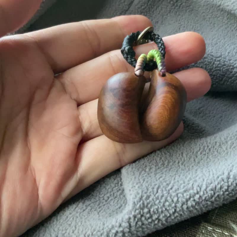 【博天地】肖楠木吊飾 鑰匙圈 背包掛飾 - 鑰匙圈/鑰匙包 - 木頭 多色