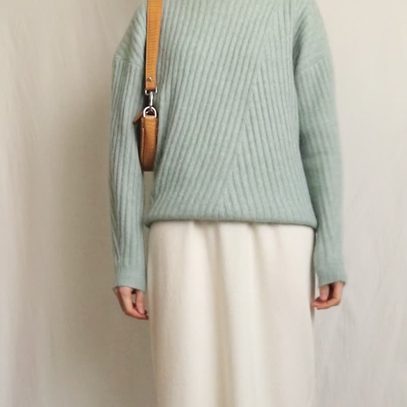 Mohair wool cross rib baby blue sweater leftovers - สเวตเตอร์ผู้หญิง - ขนแกะ 