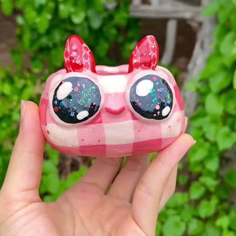 Handmade Monster Planter - handcrafted animal pottery with drainage hole - 花瓶/花器 - 陶 粉紅色