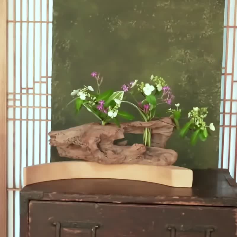 お気に入りの季節の花を飾って気持ちの良い空間を作ってみませんか　流木の花器、木の花瓶、花器、小さな花瓶、９５ - 花瓶/花器 - 木頭 咖啡色