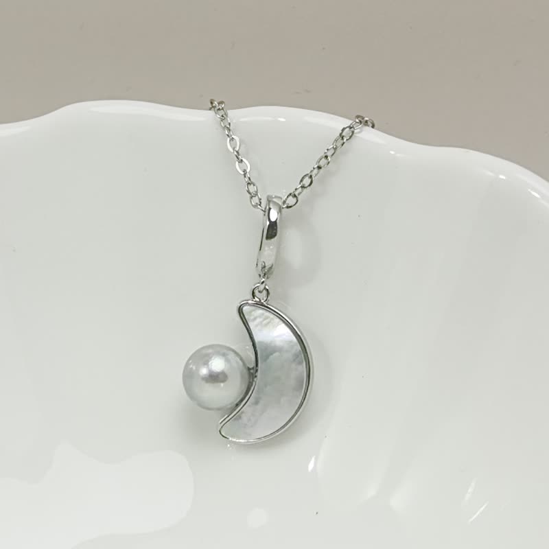 Moon natural seawater pearl Silver mother-of-pearl universal buckle pendant gift Silver - สร้อยคอ - ไข่มุก ขาว