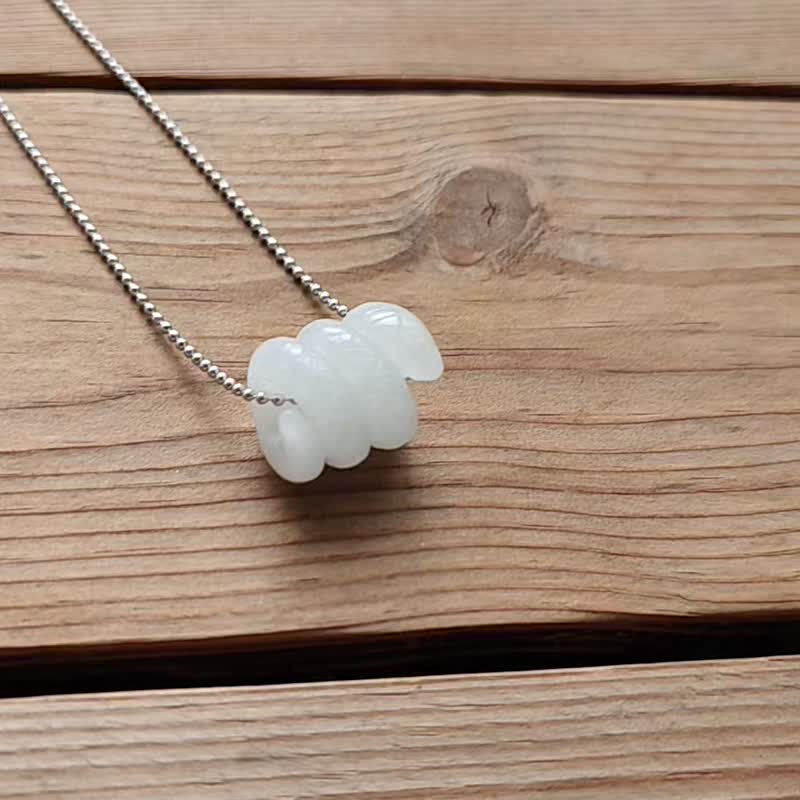親翠 天然翡翠 白冰種水立體圓弧捲白蛇鎖骨銀鏈 生肖蛇 - 項鍊 - 玉石 白色