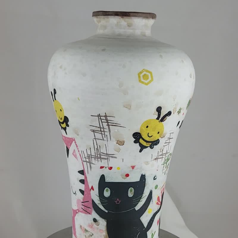 Cat Garden Handmade Plum Vase - เซรามิก - ดินเผา หลากหลายสี