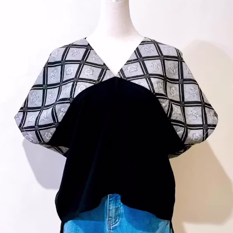 Unique beautiful back micro-sexy black rhombus pattern silver rose stitching silk square top - เสื้อกั๊กผู้หญิง - ผ้าไหม สีดำ