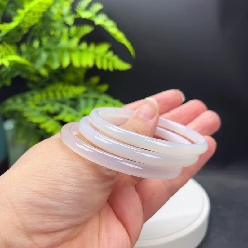 白色瑪瑙手鐲 54MM 冰潤起瑩光仙女條玉髓手環 皓白如凡 單支起售 - 手鍊/手環 - 半寶石 白色