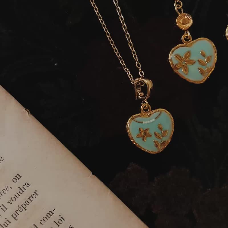 項鏈墜 | Engraved Heart 浮雕花心 - 薄荷綠 - 項鍊 - 其他材質 綠色