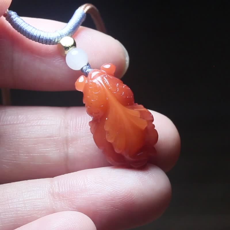 [Little Goldfish] Natural southern red agate small pendant/lively and cute jade pendant/meaning a house full of gold and jade - Necklaces - Jade Red