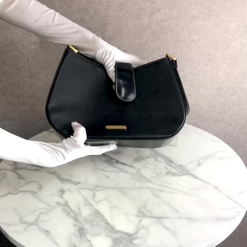 【 日本直送　名牌中古包 】BURBERRY バーバリー ショルダーバッグ ブラック ロゴ レザー vintage ヴィンテージ オールド ba84aj - 側背包/斜背包 - 真皮 黑色