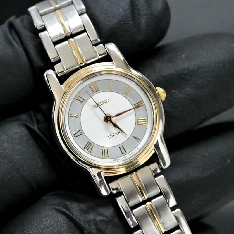 【SEIKO】Vintage Seiko Quartz Watch White Light Blue Ladies 1F21-0J80 From Japan - Women's Watches - Stainless Steel White