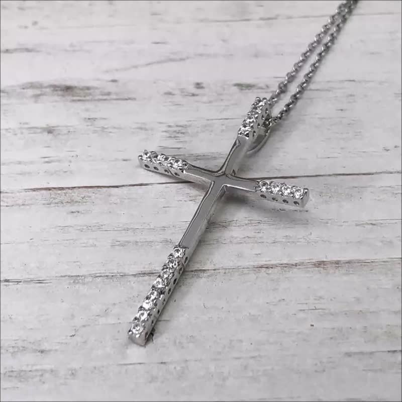 スターリングシルバーのクロスネックレス、4面にダイヤモンド、信仰ネックレス、1mmの極細鎖骨チェーン、調節可能なチェーンの長さ - ネックレス・ショート - スターリングシルバー シルバー