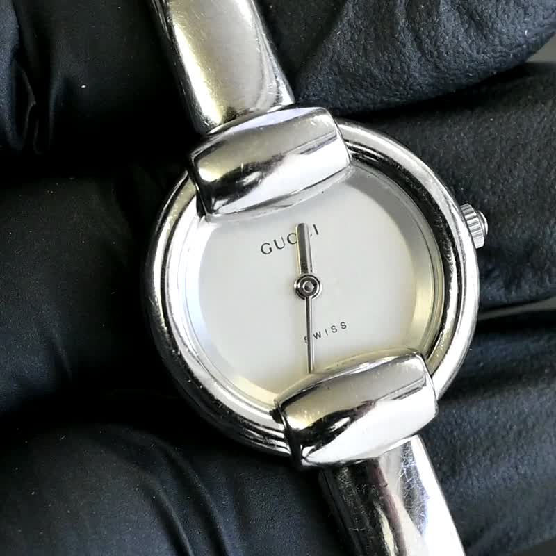 送料無料 Vintage GUCCI 1400L 女性用腕時計 クォーツ 26mm Silver 手錶 古董錶 復古手錶 日本直送 - 女錶 - 不鏽鋼 銀色