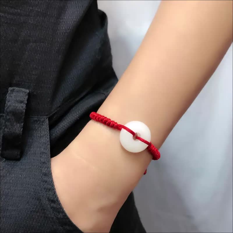 Lucky Diffuser White Color Donut Bracelet Adjustable Red Cord Braid Chain - สร้อยข้อมือ - กระจกลาย ขาว