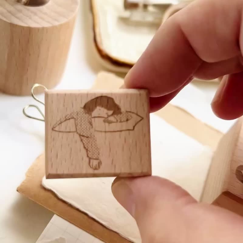 Miss Ng Yuk Lay on Cushion Stamp - ตราปั๊ม/สแตมป์/หมึก - พลาสติก สีนำ้ตาล