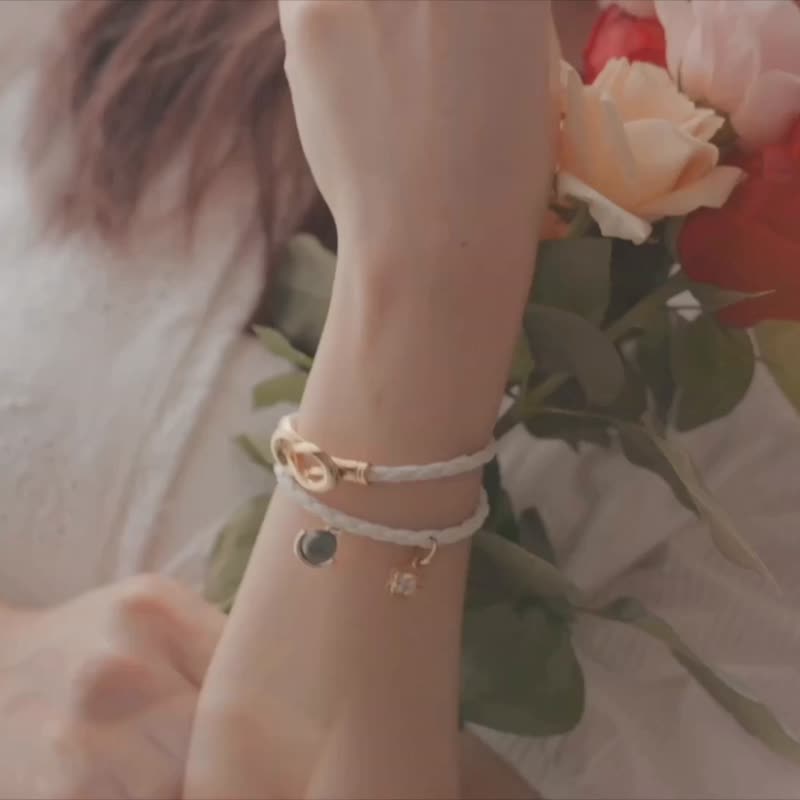 INFFINI Infinity Patent Buckle Leather Bracelet X Baishatun Matsu Blessing Limited Edition - สร้อยข้อมือ - วัสดุอีโค ขาว