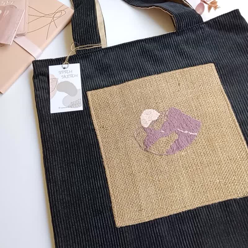 everyday exclusive shopping bag with hand embroidery - กระเป๋าถือ - ผ้าฝ้าย/ผ้าลินิน สีนำ้ตาล