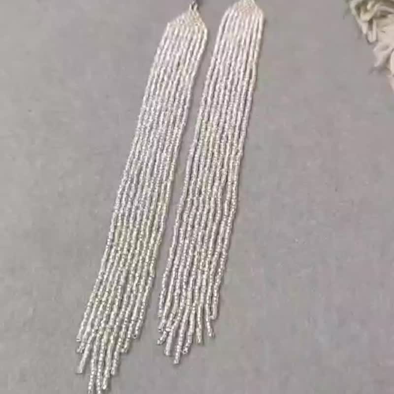 Extra long silver beaded earrings Oversized earrings Minimalist dangle earrings - ต่างหู - แก้ว 