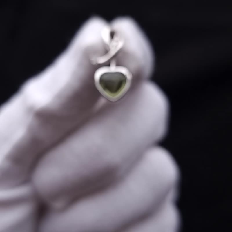 วัสดุอื่นๆ สร้อยคอ - Moldavite Heart pendant with silver 925