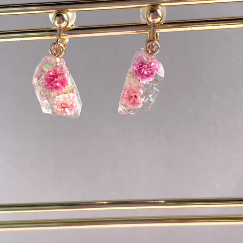 Dried flower resin earrings, pink - ต่างหู - กระดาษ สึชมพู