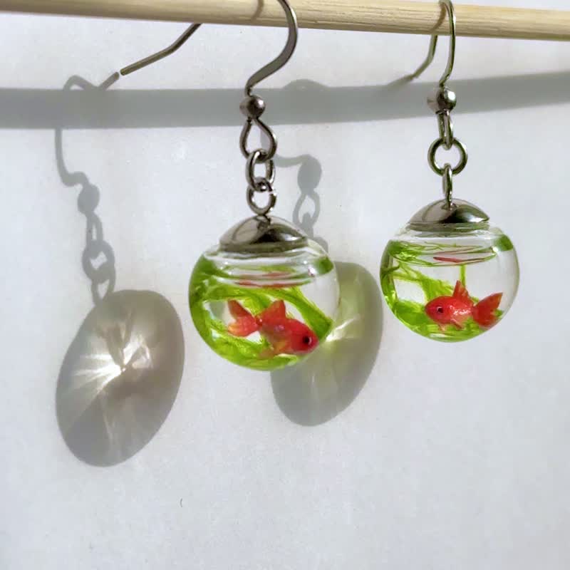 Glass goldfish ball earrings - Earrings & Clip-ons - Glass 