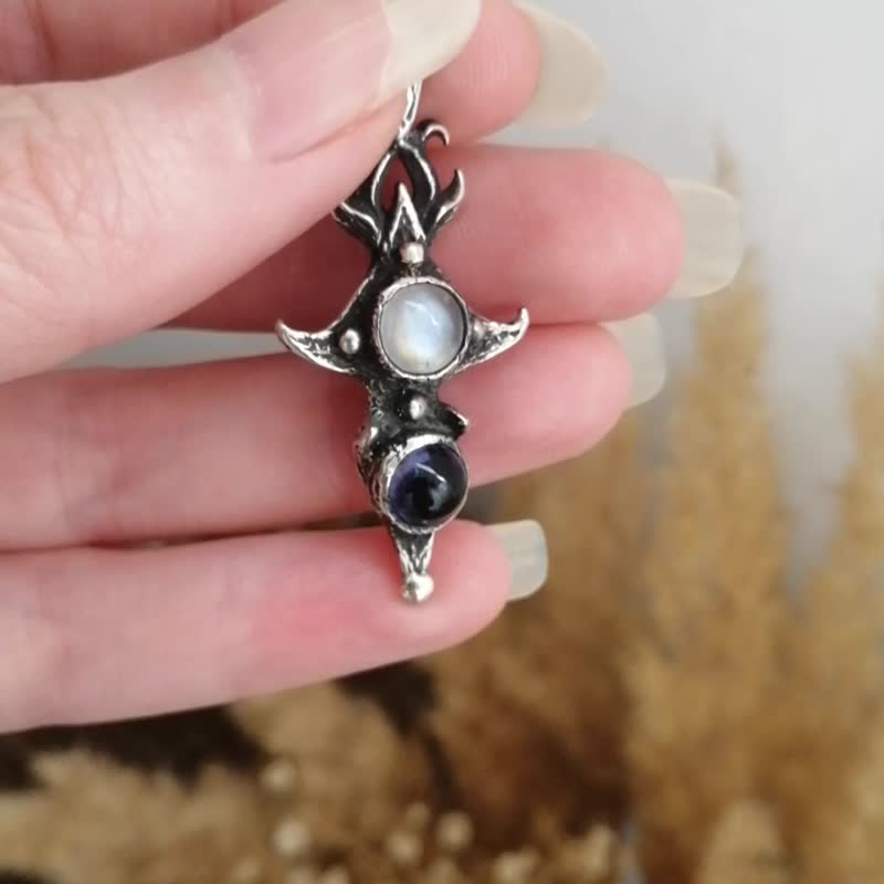 Silver unisex elven pendant with natural iolite and rainbow moonstone - Necklaces - Silver Multicolor
