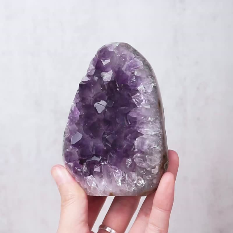 Medium Amethyst Clusters // Comes with a base as a gift - ของวางตกแต่ง - คริสตัล สีม่วง