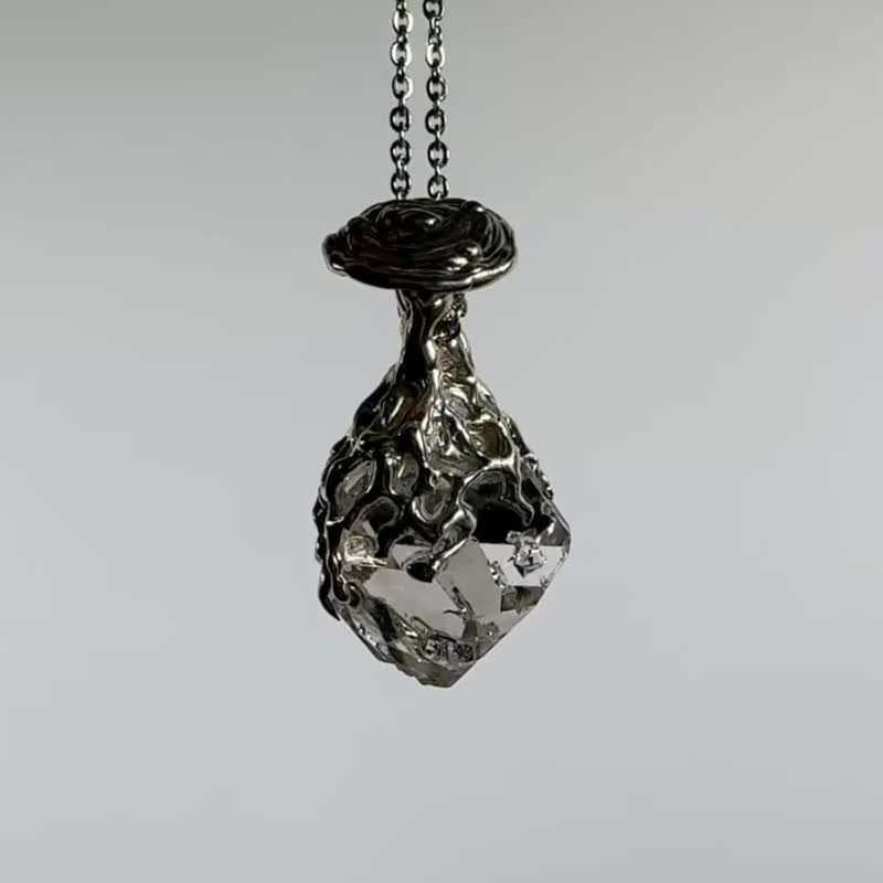 ハーキマーダイヤモンドとスターリングシルバーの流線的なマッシュルームネックレス - ネックレス - スターリングシルバー 