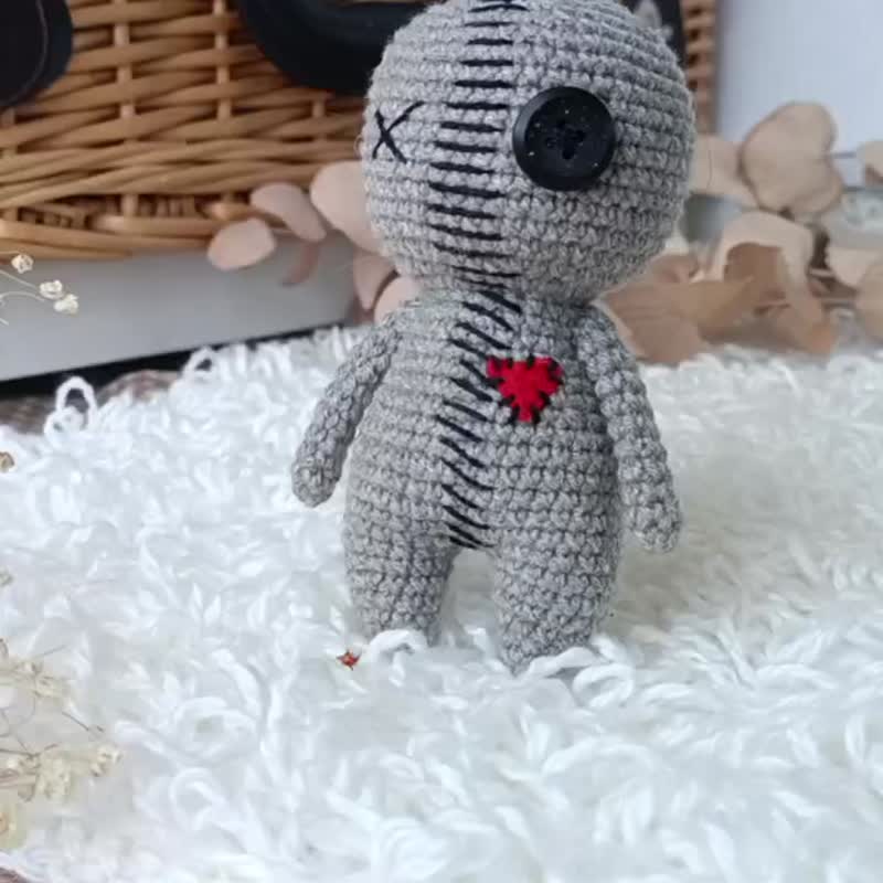 Voodoo Doll Zombie gothic best friend gift long distance gift. Doll with heart - 扇子 - 棉．麻 灰色