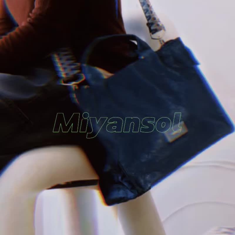 [Ready Stock] Korean wrinkled dual-purpose zipper square bag-Midnight blue environmentally friendly DuPont paper material portable shoulder bag - กระเป๋าแมสเซนเจอร์ - กระดาษ สีน้ำเงิน