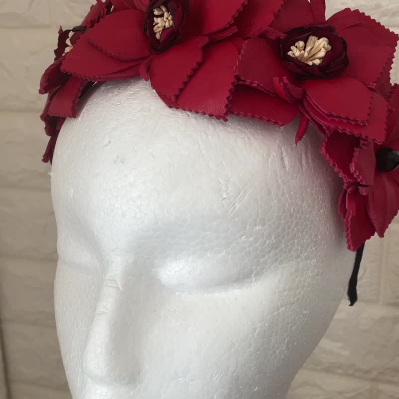 Red Flowers crown Red flower headband - เครื่องประดับผม - หนังแท้ สีแดง