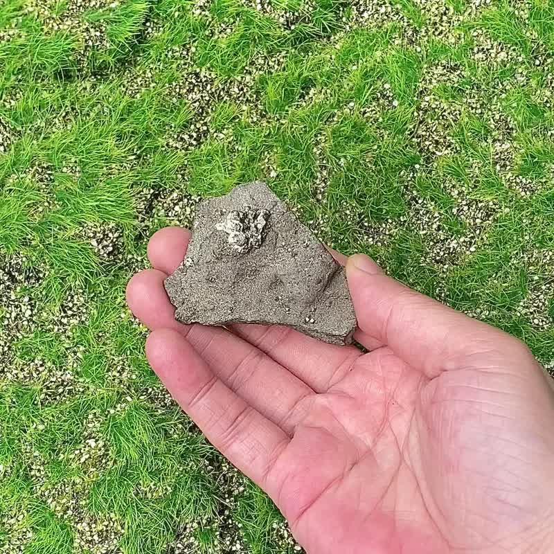 天然原礦可愛小礦區黃銅礦 招財聚財//增運勢 正能量//排除負能量 - 擺飾/家飾品 - 水晶 金色