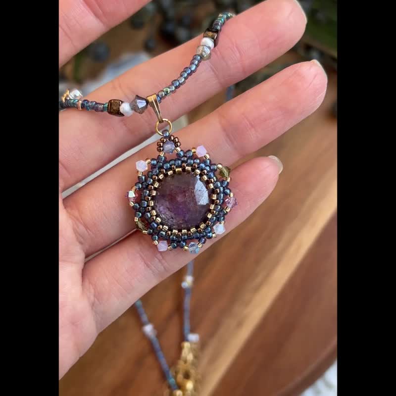 Ruby Glass Seed Bead x Natural Stone Beaded Pendant with Clavicle Chain - สร้อยคอทรง Collar - เครื่องประดับพลอย สีน้ำเงิน