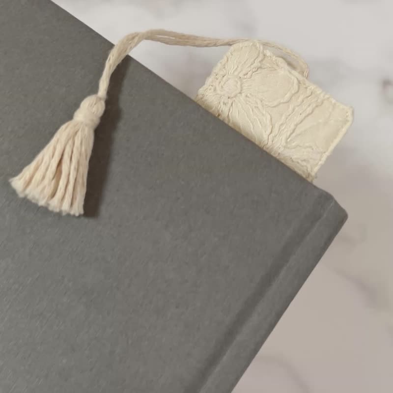 布書籤/刺繡花草布與流蘇 植物系 送禮禮物 - 書籤 - 棉．麻 白色
