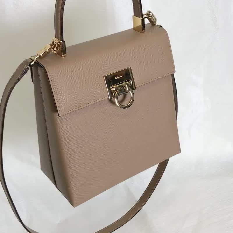 【 日本直送　名牌中古包 】Salvatore Ferragamo ショルダーバッグ ベージュ ガンチーニ レザー 2way vintage cb7ayc - 側背包/斜背包 - 真皮 咖啡色