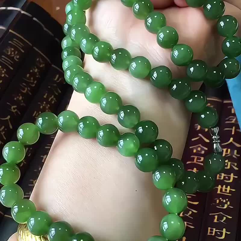 和田翡翠碧玉 10mm ママチェーン ネックレス・ブレスレットセット。しっとりと潤い、透明感あふれる輝きが、身につける人の手元を美しく彩ります。 - ネックレス - クリスタル 