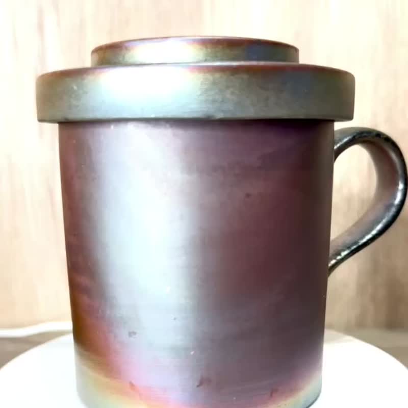 Wood fired mug with lid - Mugs - Pottery 