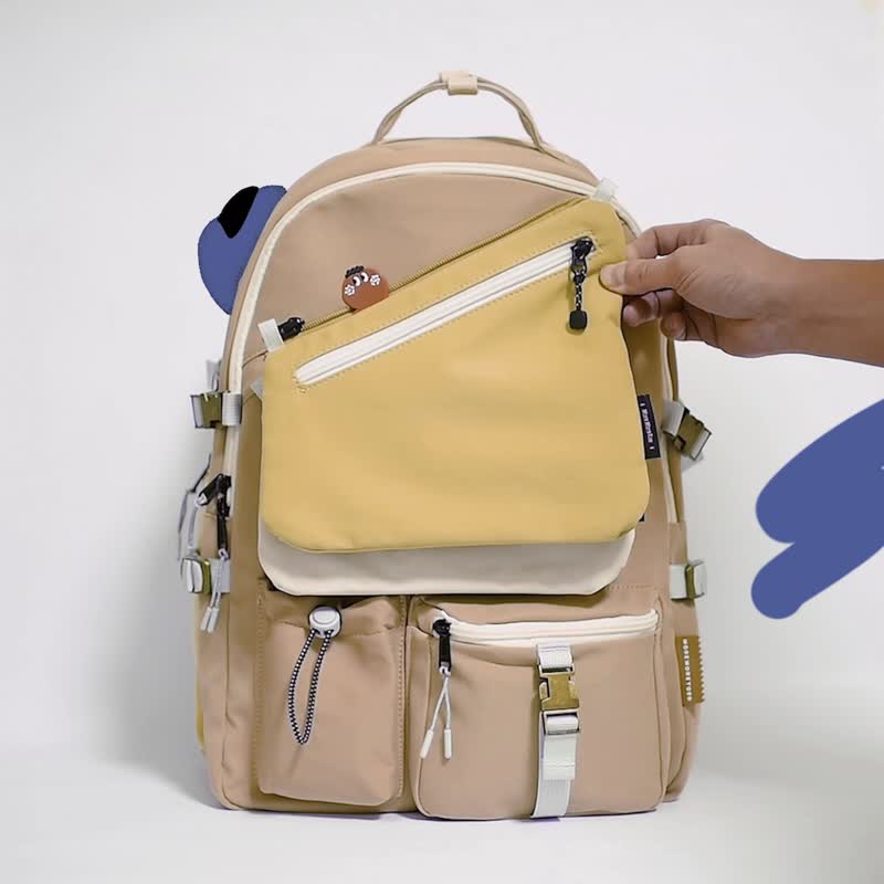 [Size Combo Discount] Waterproof! Emotional Schizophrenia l Craftsman Large Backpack x Milk Tea Color - กระเป๋าเป้สะพายหลัง - วัสดุอื่นๆ สีกากี