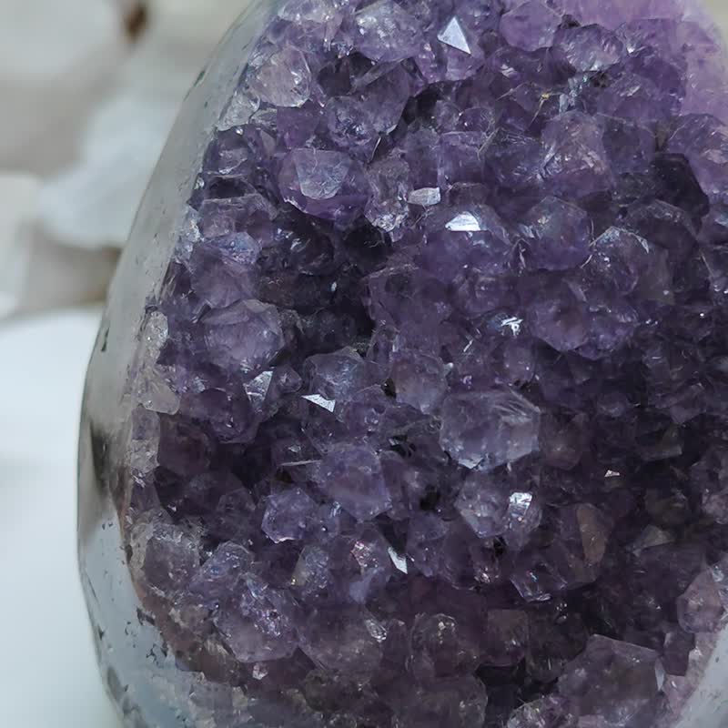 Natural amethyst is a Stone of popular wisdom that recharges crystal energy. - ของวางตกแต่ง - คริสตัล 