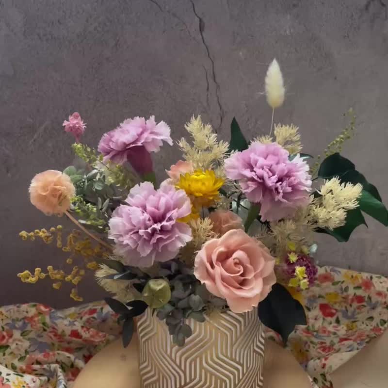 【永生花禮】漸層紫康乃馨永生桌花/母親節花禮/開幕花禮/升遷花 - 乾燥花/永生花 - 植物．花 多色