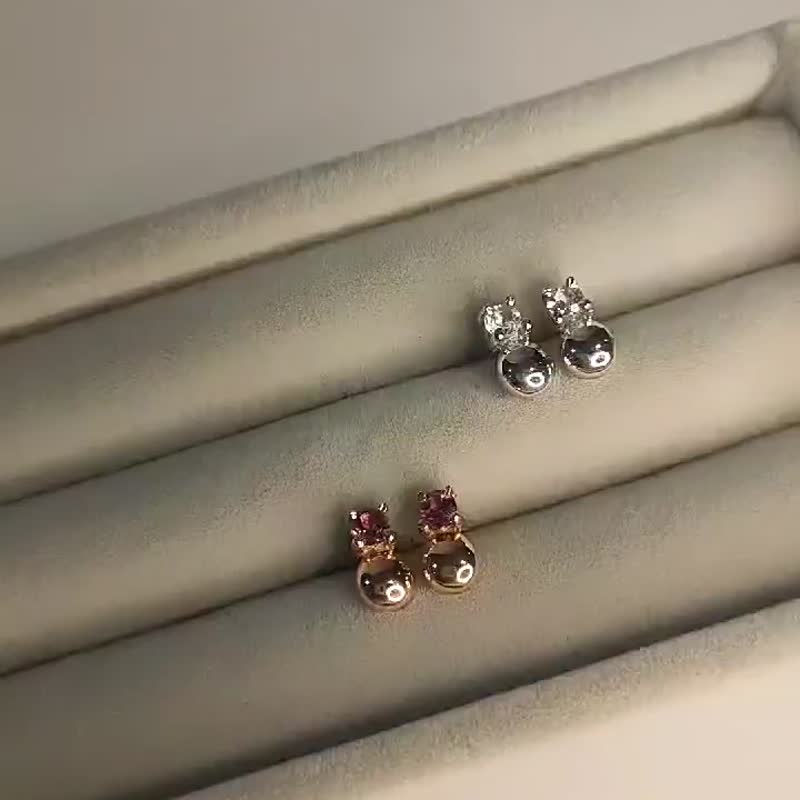 Mini LadyBugs earrings 925 Sterling Silver - 耳環/耳夾/耳骨夾 - 半寶石 銀色